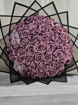 Večná kytica z 51 saténových ruží