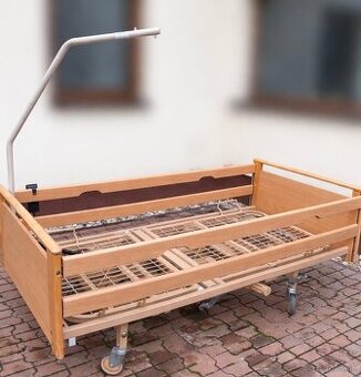 Polohovateľná posteľ