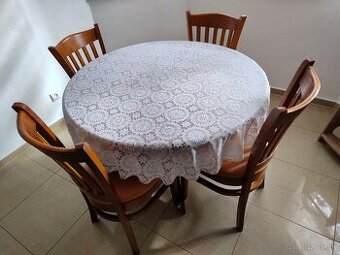 Jedálenský stôl so stoličkami