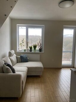 Útulný 1,5 izbový zariadený mezonet