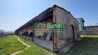 Na predaj pozemok s hospodárskou budovou meste Topoľčany