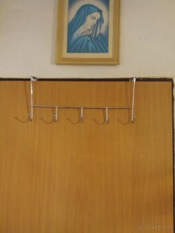 Predám zavesny vešiak na dvere