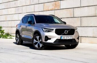 Volvo XC40 2.0 B3 mHEV Plus Dark, FINANCOVANIE