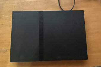 Playstation 2 so všetkým na fotkách