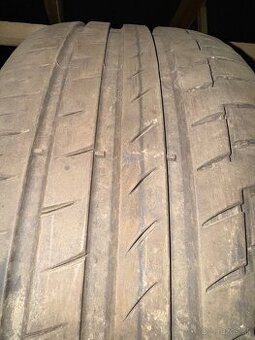 245/45R19 102Y