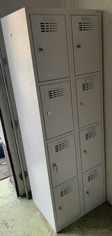 kovová uzamykateľná skrinka