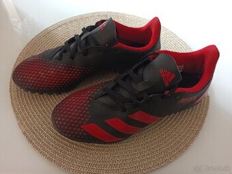 Turfy Adidas Predator