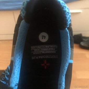 Safety shoes