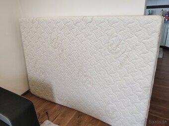 Skoro nový kvalitný matrac 140x200cm