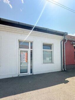Obchodné priestory v centre mesta Sereď 30m2