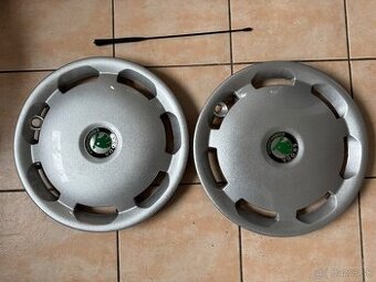 Originálne puklice 15" a anténa Škoda Octavia 1 - 1