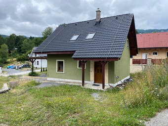 Bývanie v domčeku len kúsok od B. Bystrice? Nech sa páči ...