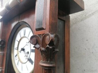 Predám starožitné  2- závažové nástenné hodiny