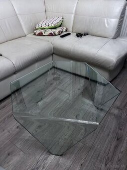 Dizajnový sklenený stôl