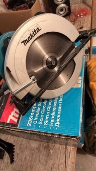 Okružná píla Makita