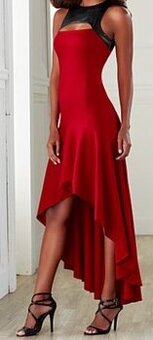 Krásne červené šaty s bohatou sukňou