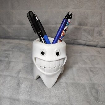 Stojanok na zubnú kefku a ďalšie hygienické potreby