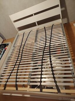 Posteľ IKEA s roštami 160x200