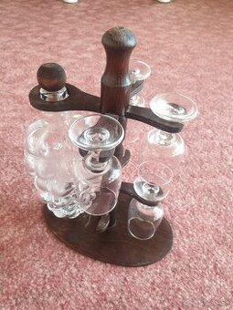 Hroznová fľaša na stojane