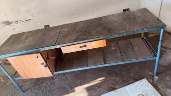 Pracovný stôl, ponk