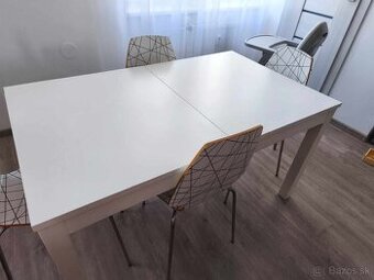 Predám jedálenský stôl