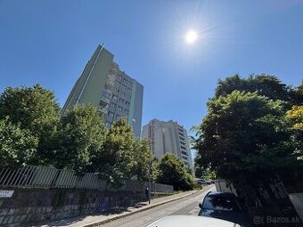 3i. byt 104m2, Tichá ul., pri Horskom parku, pôvodný stav