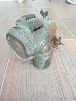 stare karbidove svetlo na historicky bycikel. zn. TATRA