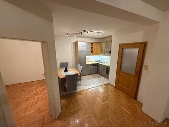 Priestranný 3-izbový byt s parkovaním – Crikvenica, Chorváts