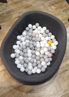 Bazén s guličkami