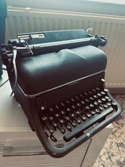 Retro písací stroj rekvizita