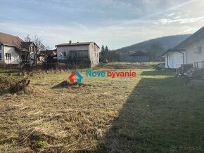 Znížená cena- Pekný pozemok v srdci obce Vinné