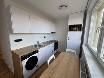 Prenájom 2-izboveho bytu s balkónom v Poprade