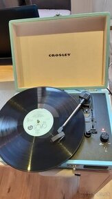 Predam gramafon CROSLEY Model CR8005