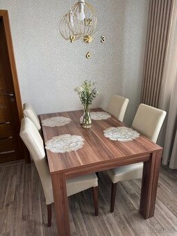 Kuchynský stôl aj so stoličkami