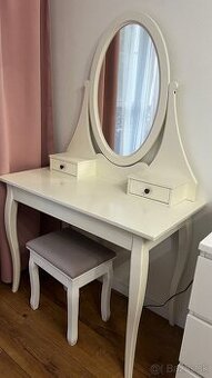Toaletný stolik HEMNES