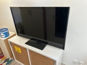 Predam televizor 47" Panasonic VIERA TX-L47E5E