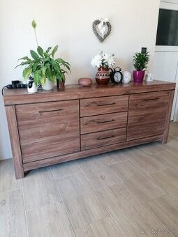 Priestranná komoda Gent
