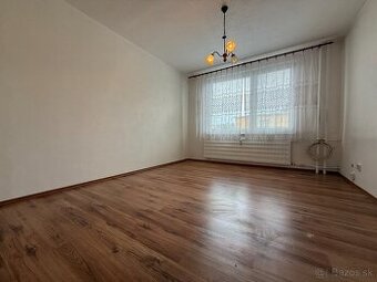 ZNÍŽENÁ CENA  PREDAJ - 1 IZBOVÝ BYT - ZLATÉ MORAVCE