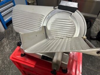 Krajací stroj zn. OMAS VS30F