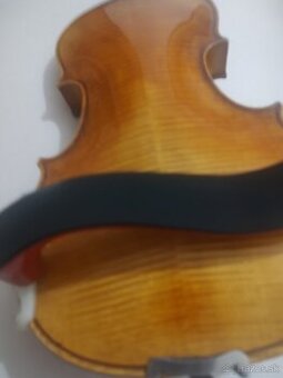 Ponúkam staré Husle bez prasklin 4/4