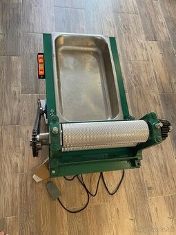 Elektrický lis na včelie medzistienky