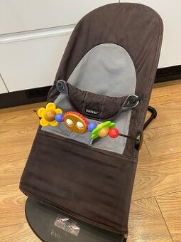 Babybjorn lehatko s hrackou