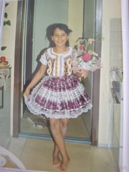 Predám dievčenský kroj