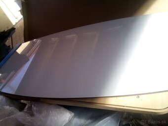 Sklenený jedálenský stôl