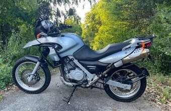 BMW F650GS 2005 – výborný stav, veľa doplnkov