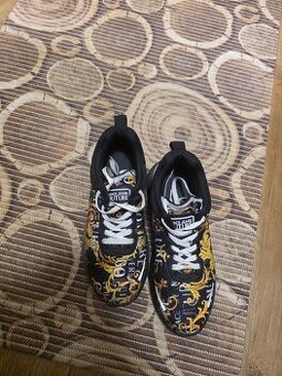 Predam Tenisky versace