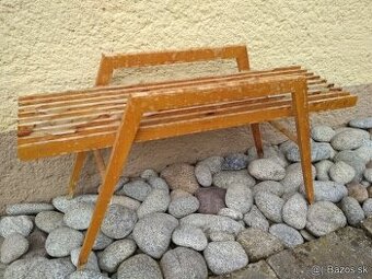 Retro drevený stojan na kvety