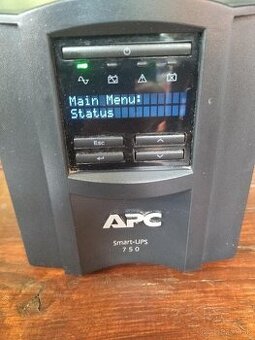 Záložný zdroj APC funkčný