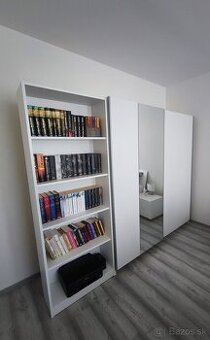 Šatníková skriňa so zrkadlom + knižnica / policová skrinka