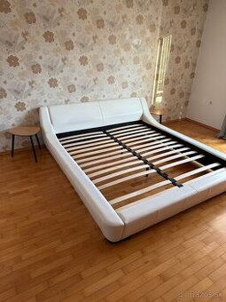 Manželská posteľ a stolíky